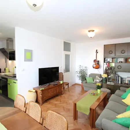 Elia Apartment