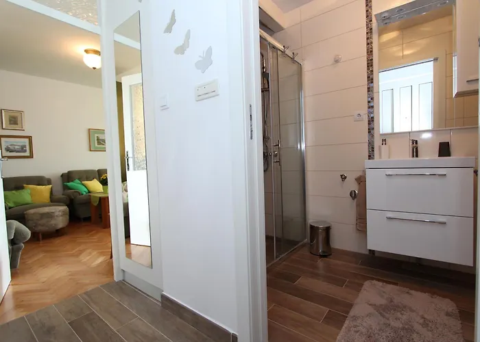 Elia Apartment